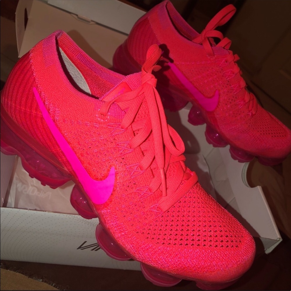Hyper punch vapor max